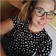 Empecé a dar clase con 18 años y en la actualidad sigo con ello. Tengo experiencia y me gusta! Soy ingeniería química, y principalmente imparto clases de ciencias, pero también puedo echar un cable con temas de sintaxis, organización, skills de estudio, e